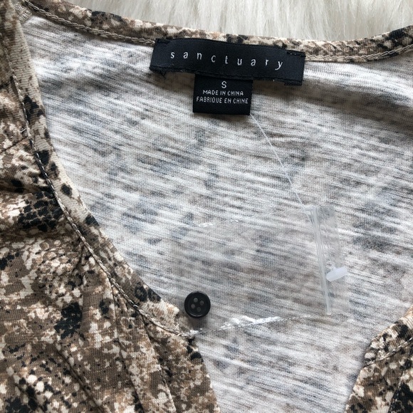 NWT Sanctuary Short Sleeve Snakeskin Henley Top S - Picture 3 of 4